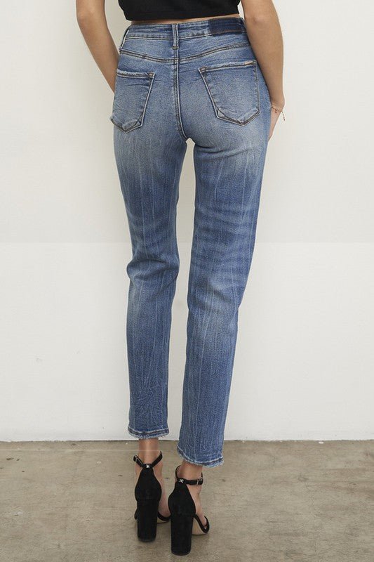 HIGH RISE GIRLFIRNED JEANS - RaeLynns Boutique