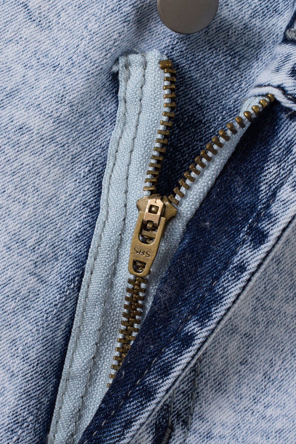 Light Blue Acid Wash Crossed Raw Edge Denim Shorts - Raelynns&Co